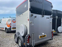 Horsebox with a 4D 5mm plate