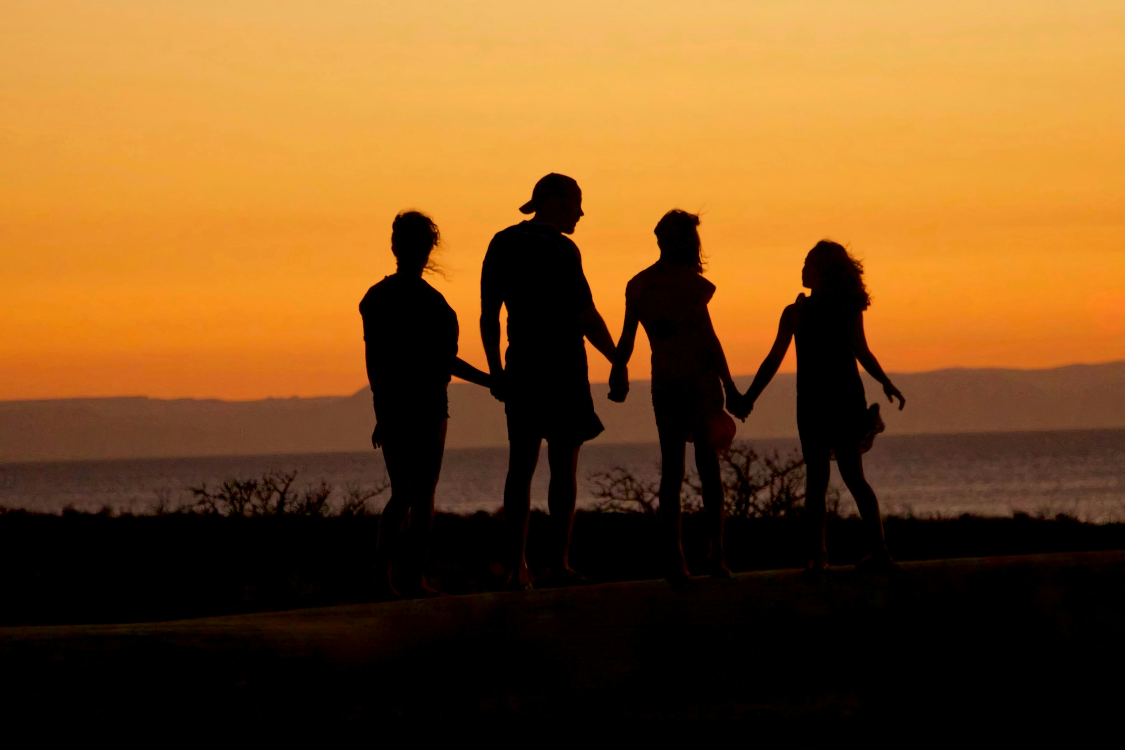 idées pose photo famille originales coucher de soleil