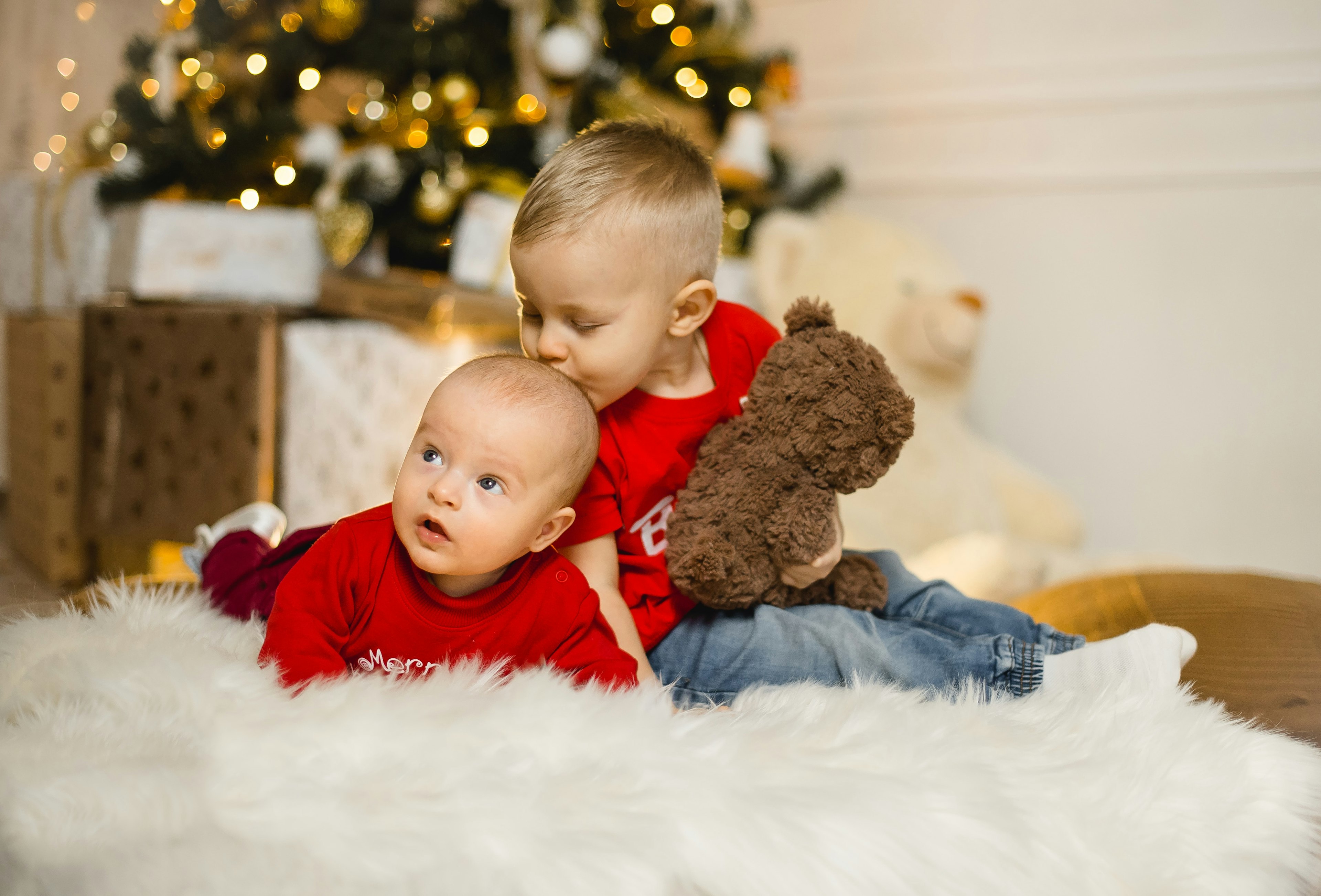 shooting photo frère et soeur bébé, shooting photo bébé, photographe bébé