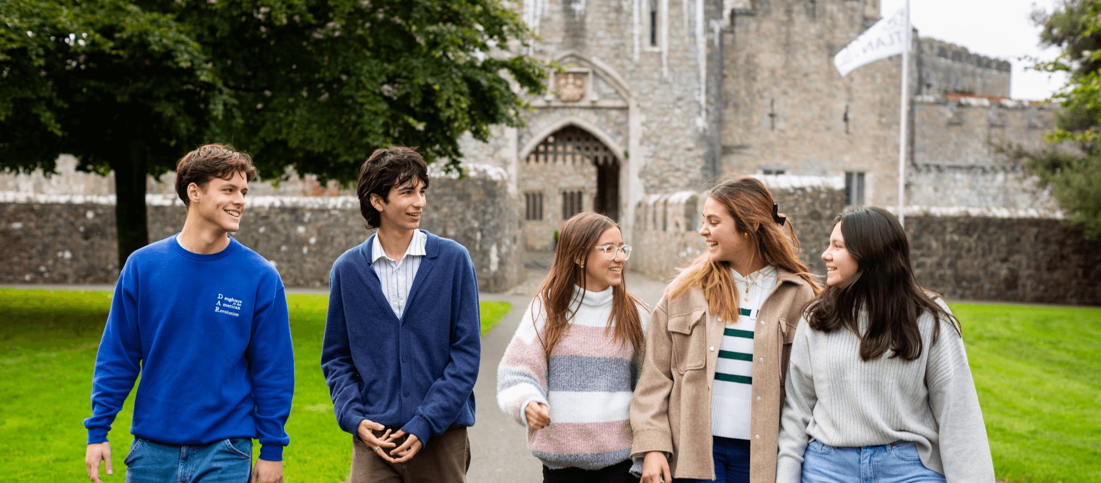 students walking the uwc atlantic grounds