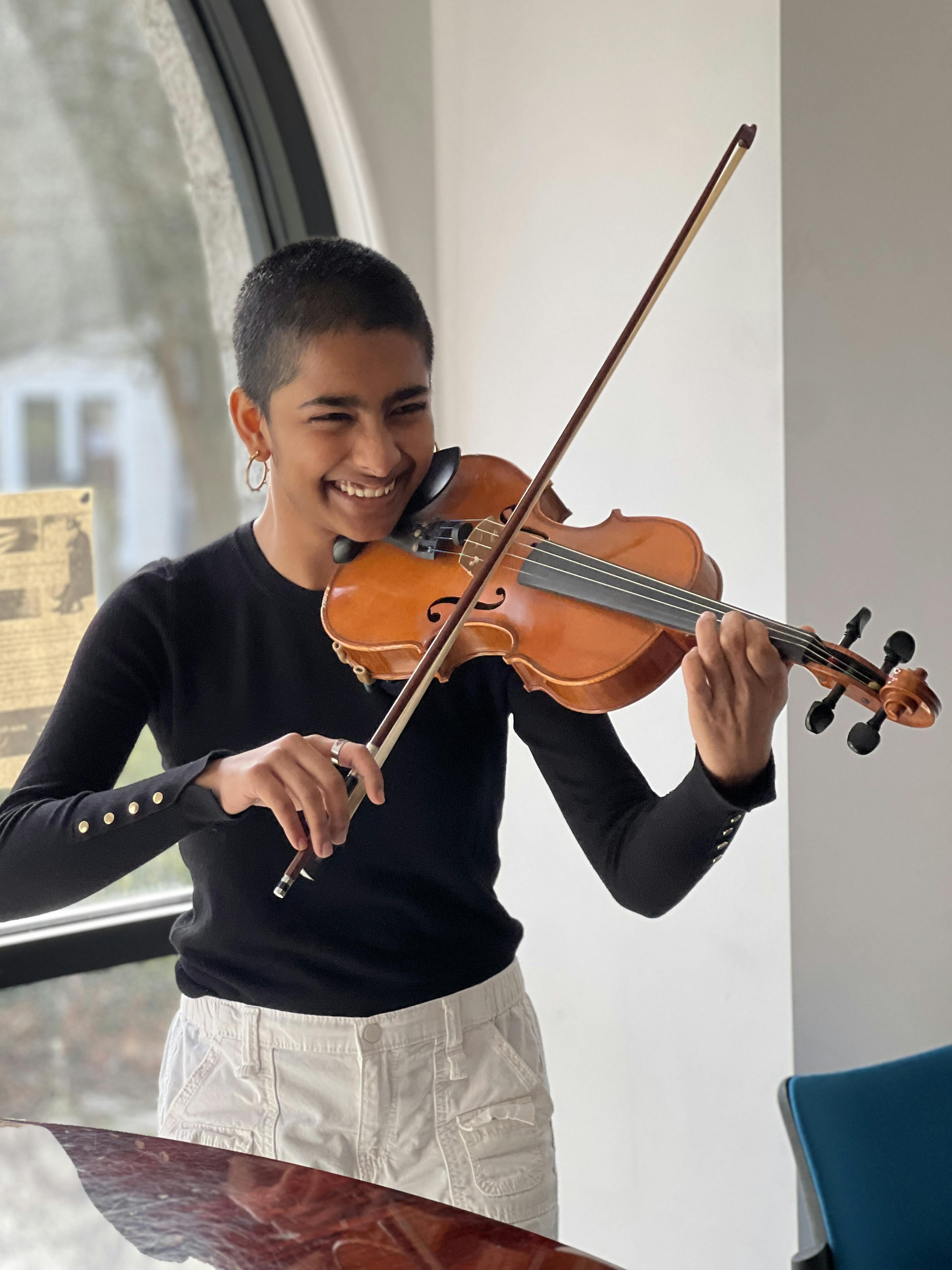 Cayla UWC Atlantic student plays the violin