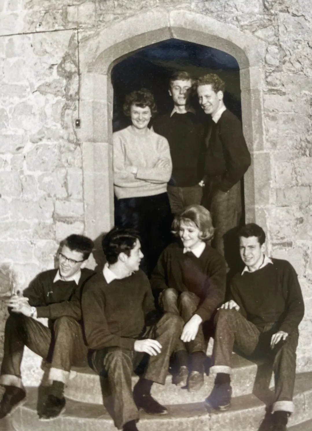 Helge (centre, standing in the doorway) with the first German students and Naomi & Stephanie Hoare. Photo courtesy of Bernd Weisbrod (AC 62-64)