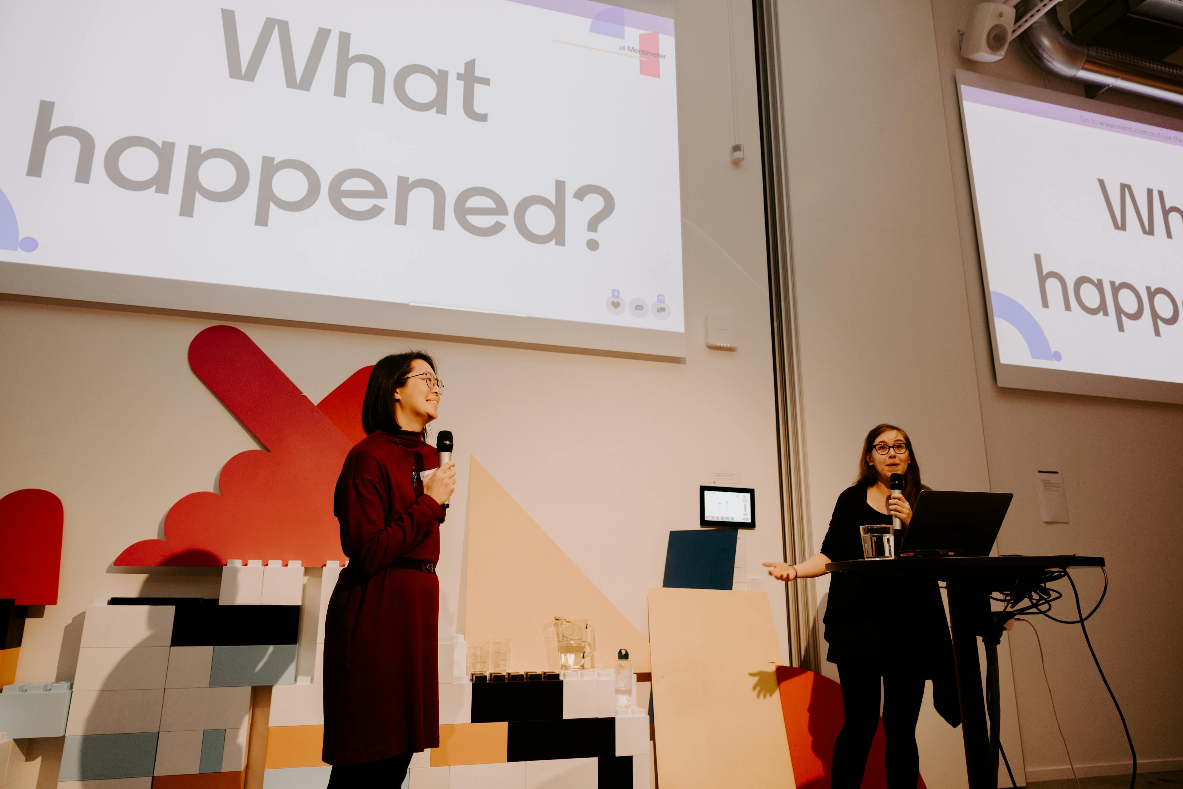 Annika and Samantha at the Heroes of Data meetup at Mentimeter’s office in Stockholm.