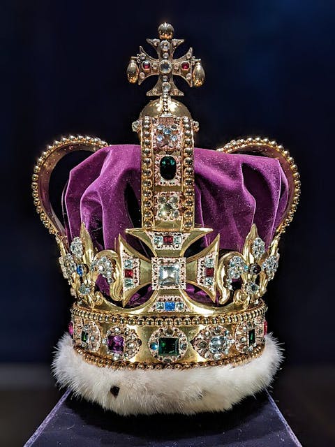 Saint Edward's Crown. (Public Domain, Firebrace)