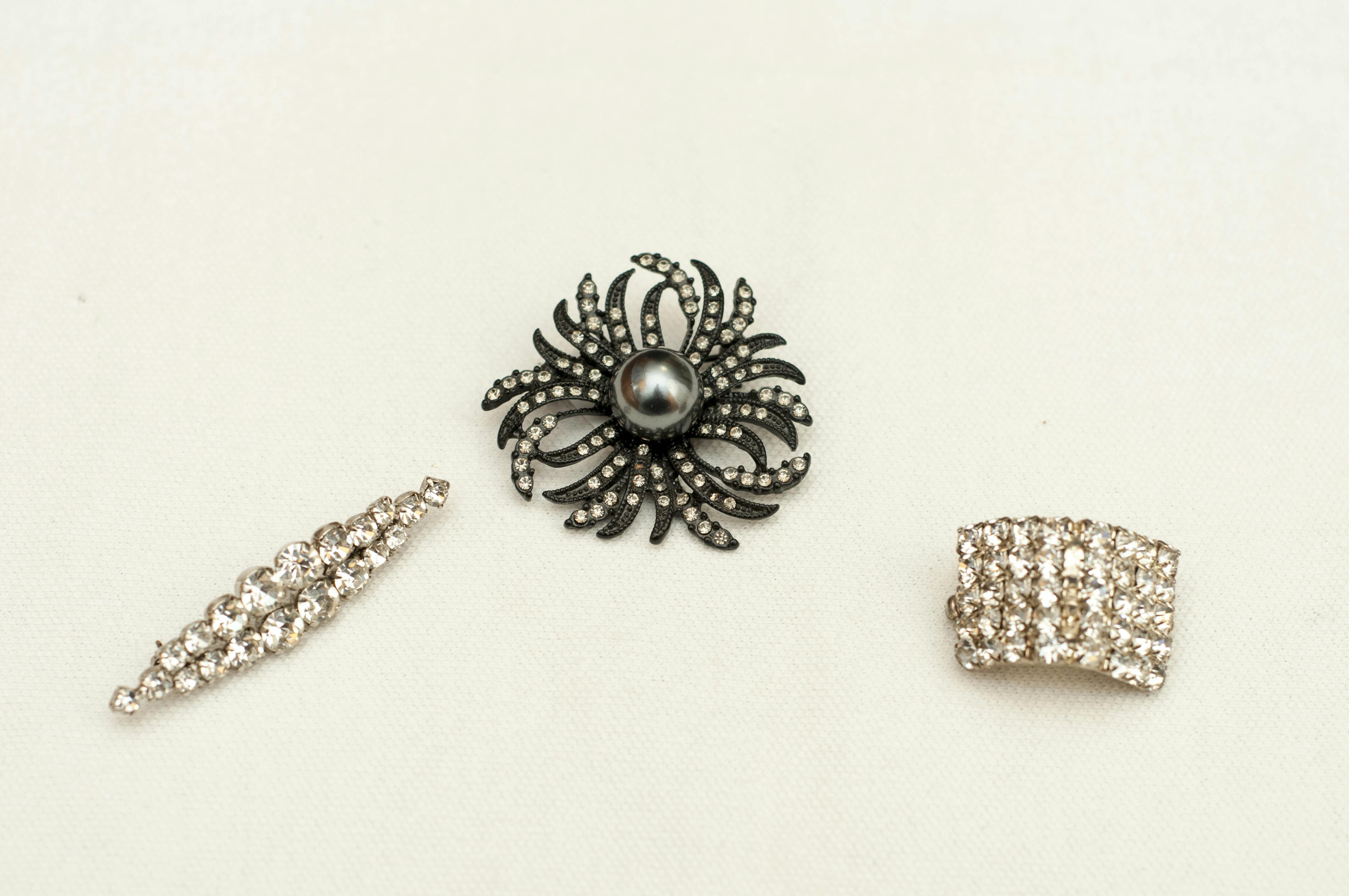 Chanel Necklace/pendant Chanel Camellia Motif/coco Mark/cc Rhinestone Silver