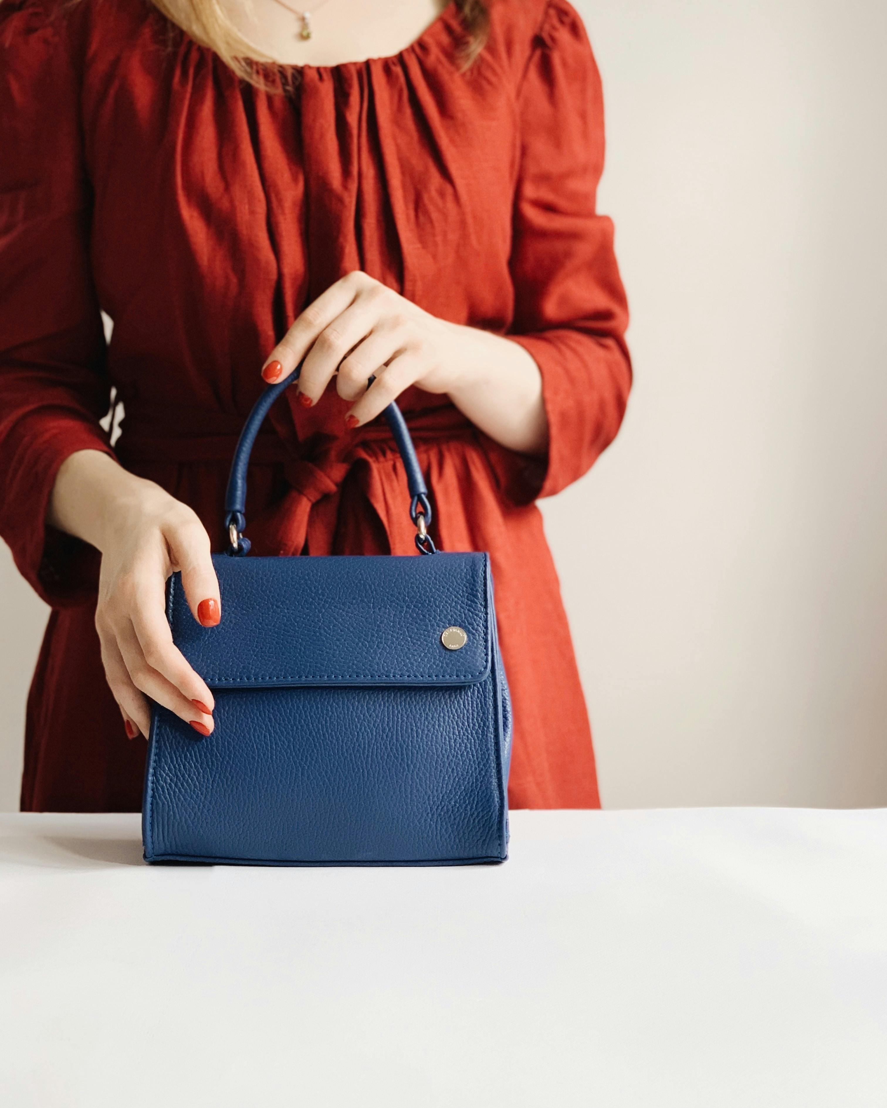 Vintage Handbags vs. Brand New: Weighing the Pros and Cons