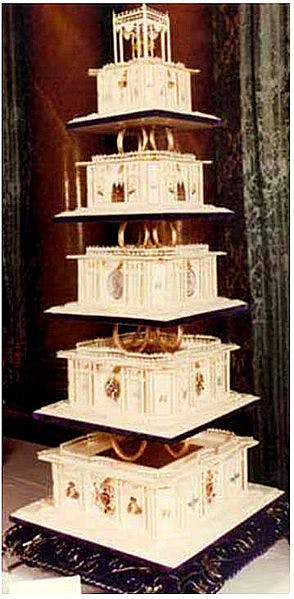 The wedding cake of Prince Charles and Princess Diana, 1981. (Neilpick)