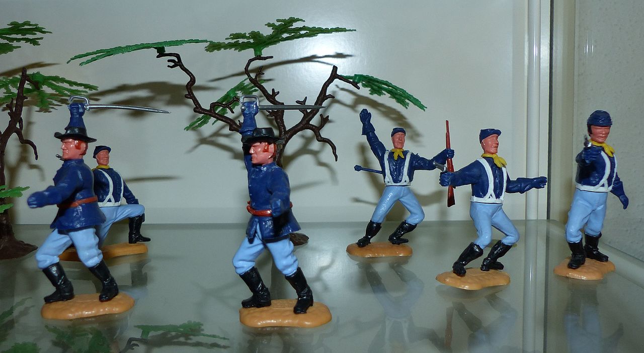 Unpainted Plastic figures  Cherilea Germans 