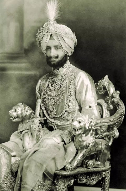 Maharaja Yadavindra Singh of Patiala wearing the famous ʽPatiala Necklace, 1930s.