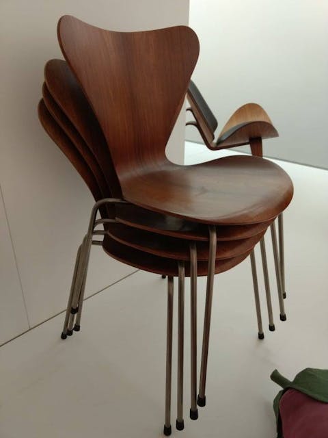  Arne Jacobsen, Chair no 7, 1955. 