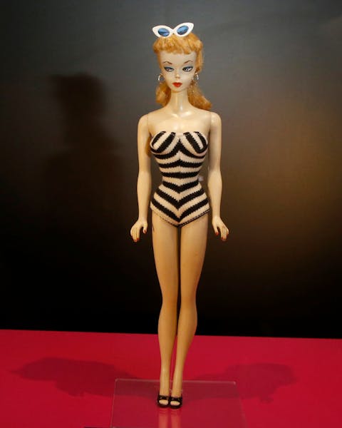 Die erste Barbie aus dem Jahr 1959 mit dem Namen "Barbie Teenage Fashion Model Doll"