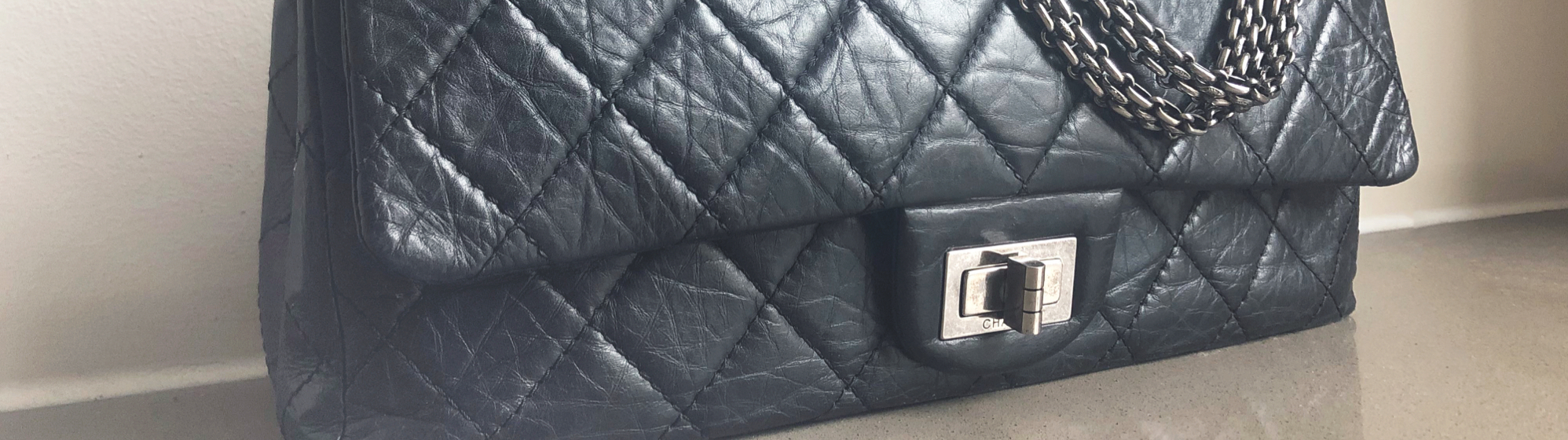 jumbo black Chanel 2.55 reissue handbag