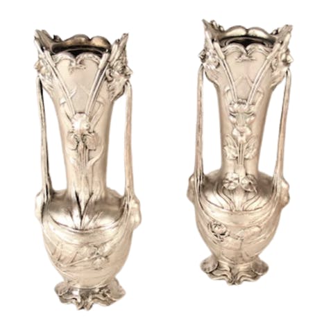 Ein Paar Vasen aus weißem Metall im Jugendstil, letzte Viertel des 19. Jahrhunderts, von ValueMyStuff auf einen Wert von $100 - $150 geschätzt