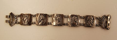 Patina auf einem silbernen Armband von George W. Shiebler & Co. (1876–1907), ca. 1880