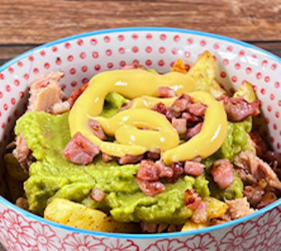 Salchipapa con Atún