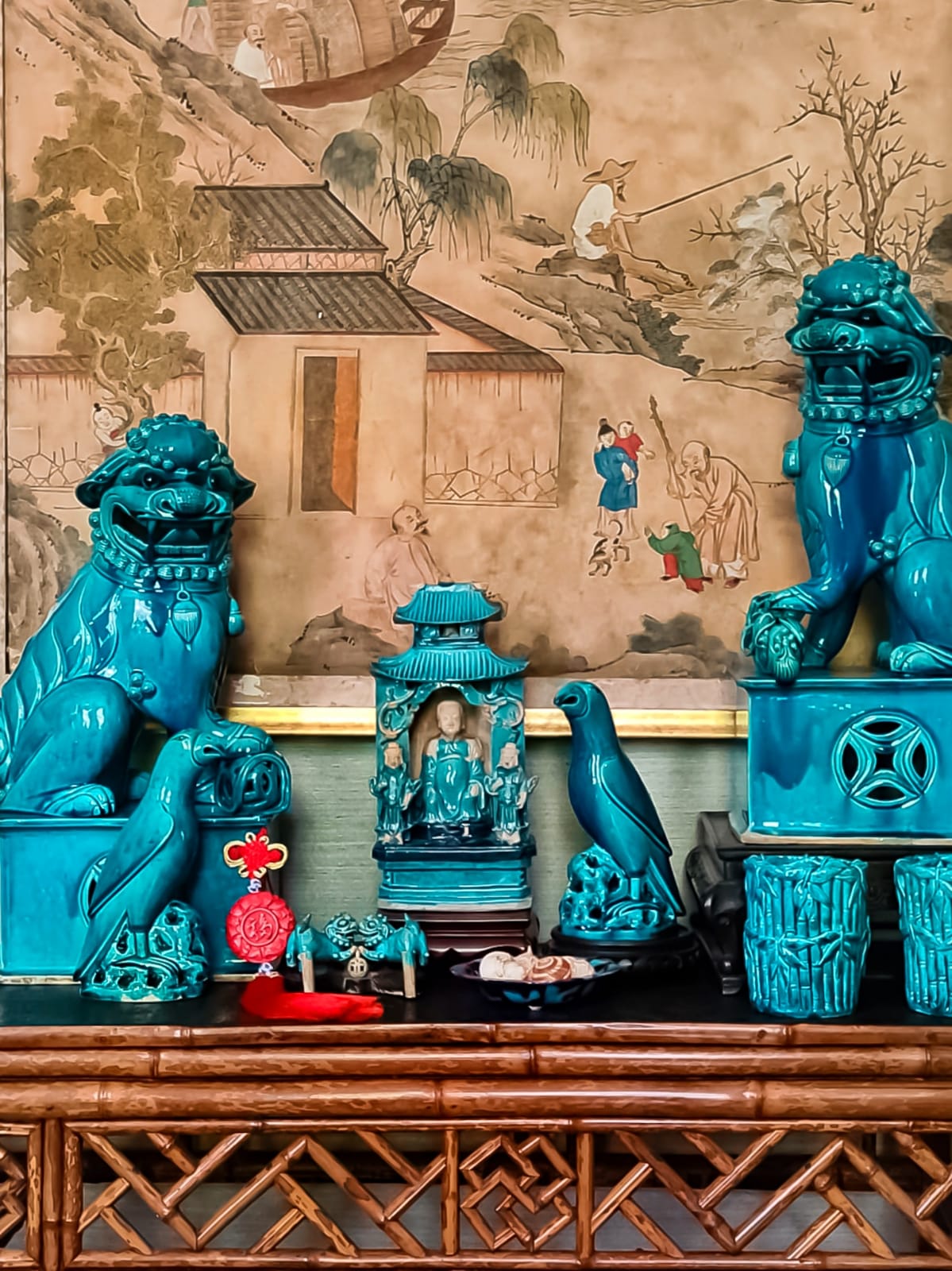 coloured porcelain, interior, turquoise, buddhist, lions, parrots, shrine, china, brush pots, leaf