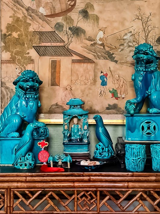 coloured porcelain, interior, turquoise, buddhist, lions, parrots, shrine, china, brush pots, leaf