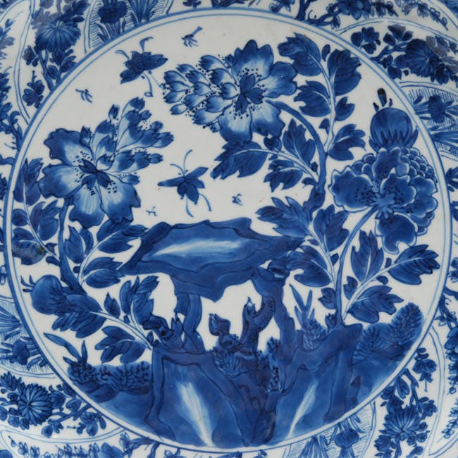 china, chargers, blue and white porcelain, porcelain, kangxi period, butterflies and flowers detail