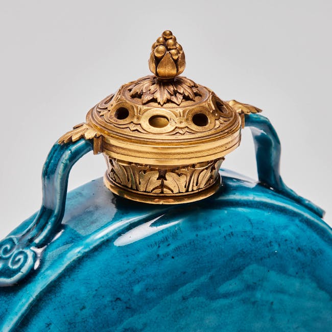 chinese turquoise porcelain moonflask bronze cover detail