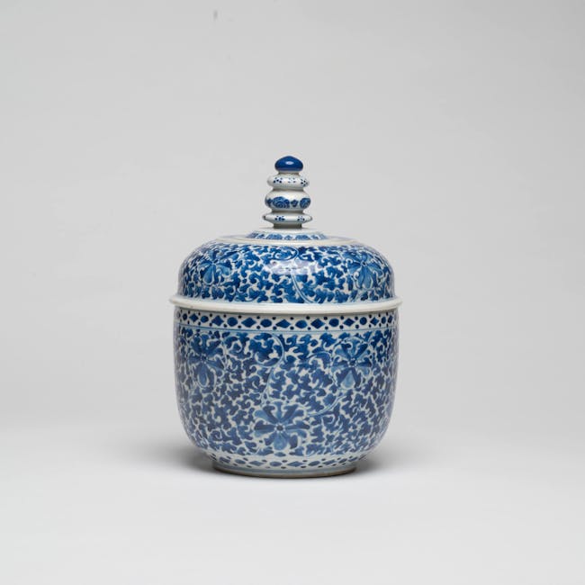blue white porcelain pot and cover from the kangxi period in china