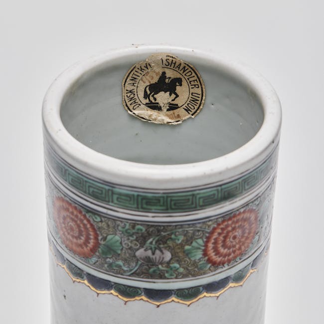 chinese porcelain arrow vase inside
