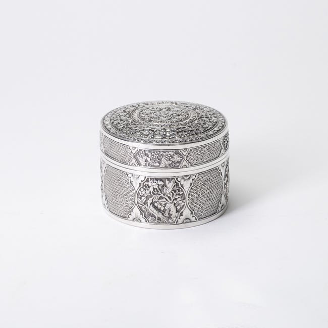 chinese silver box and cover from the 20th century