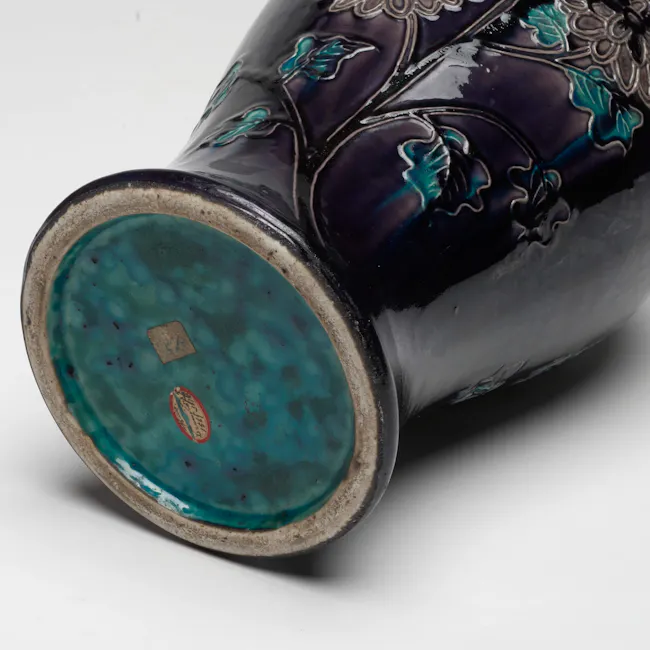 chinese coloured porcelain vase