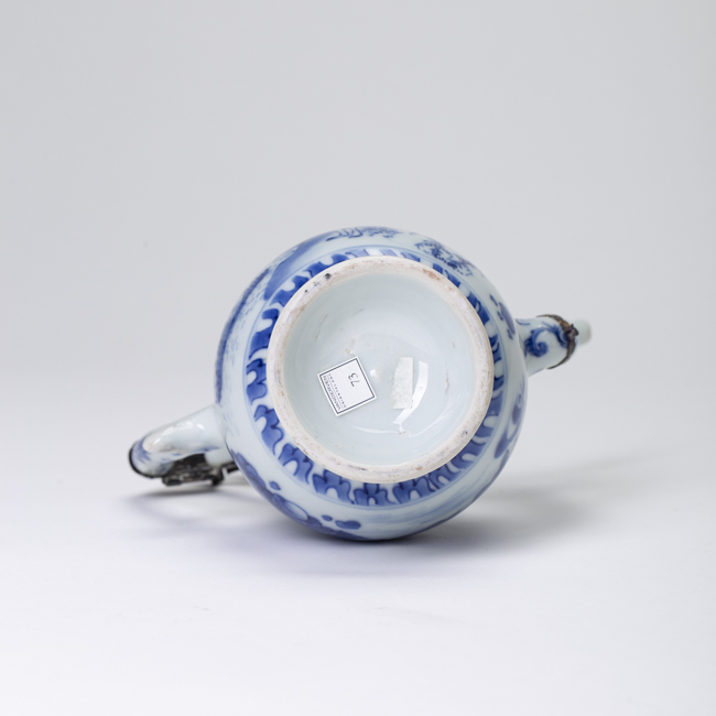 Chinese Blue and White Porcelain Ewer with Silver Cover underside 