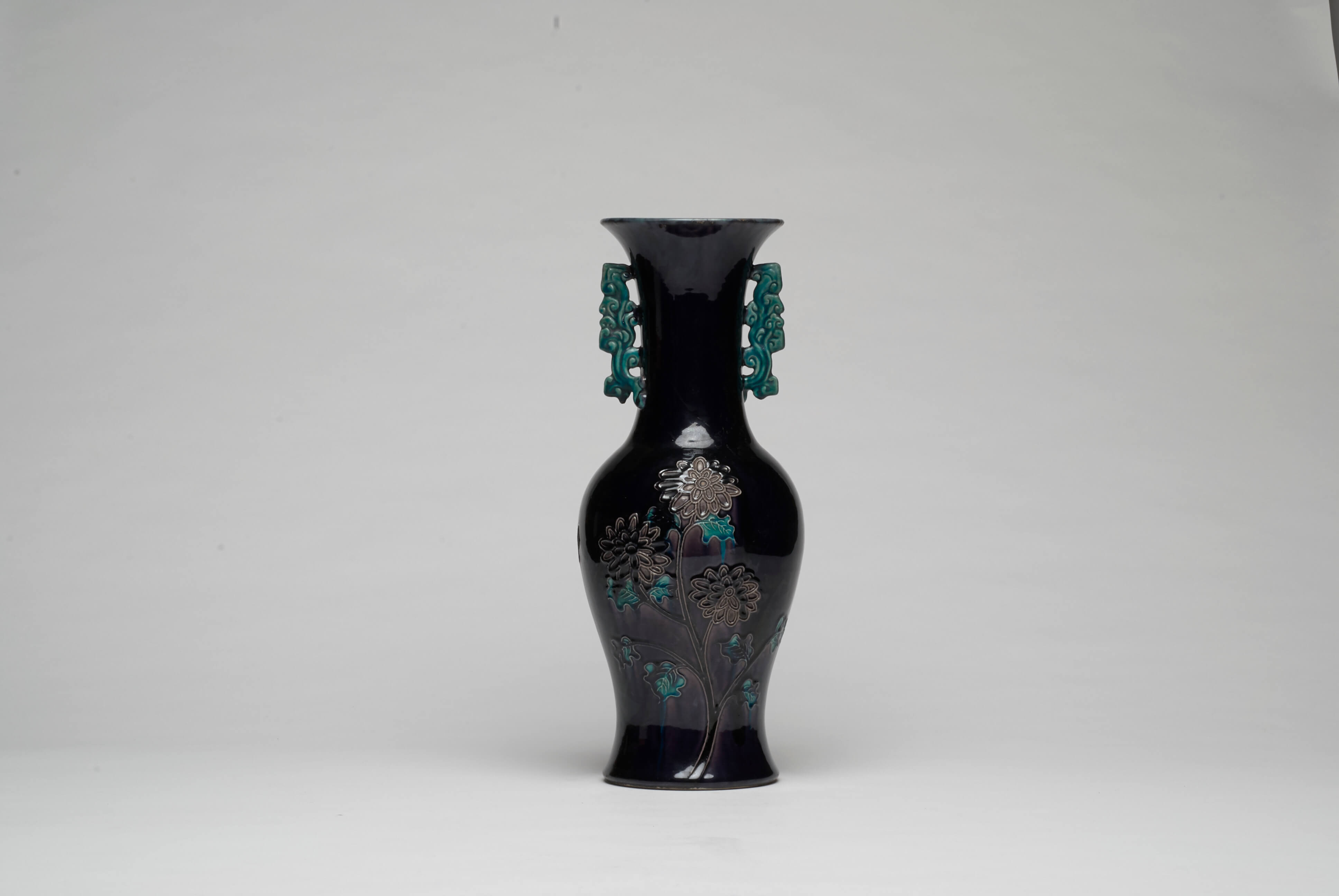 chinese coloured porcelain vase