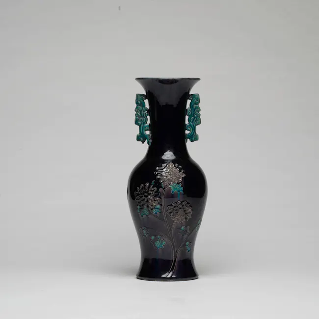chinese coloured porcelain vase
