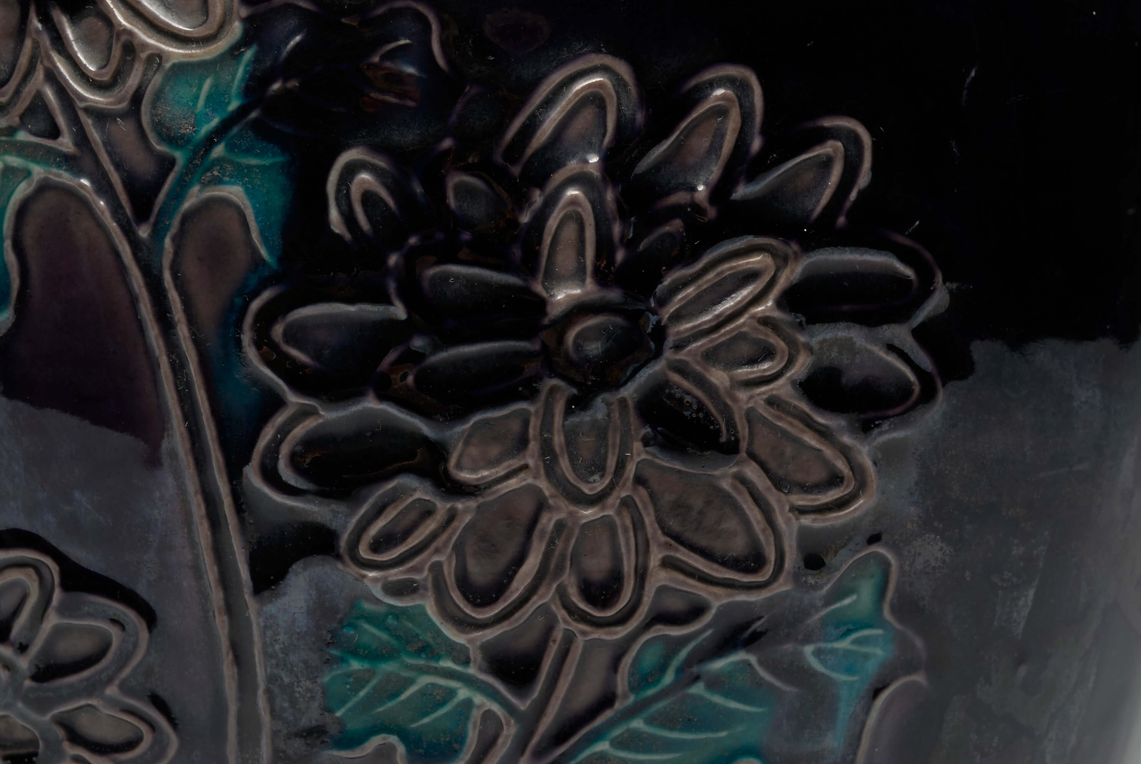 chinese coloured porcelain vase
