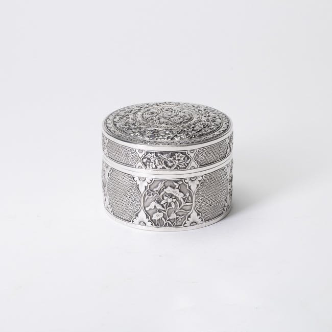 chinese silver box and cover from the 20th century