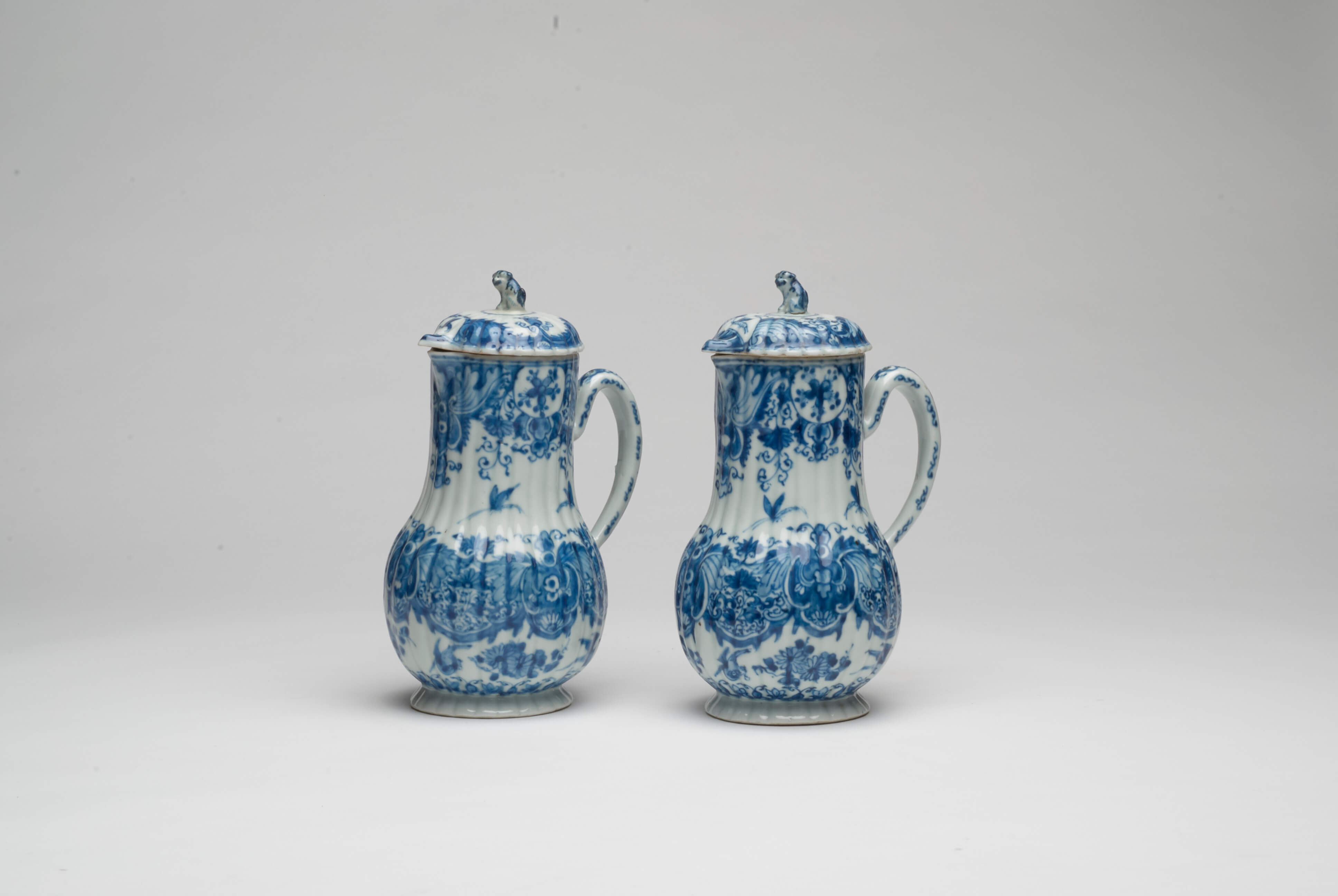 Ewers with covers from the Kangxi period in China