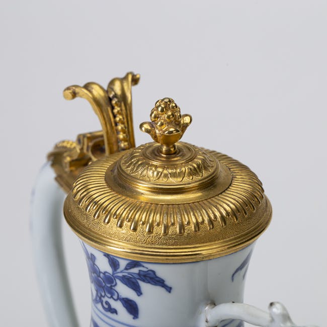 Chinese Blue and White Porcelain Ewer with Gilt Bronze Mount Cover, Transition period cover detail