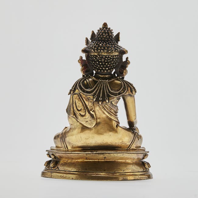 Sino-Tibetan gilt-bronze figure of Buddha Akshobhya backside