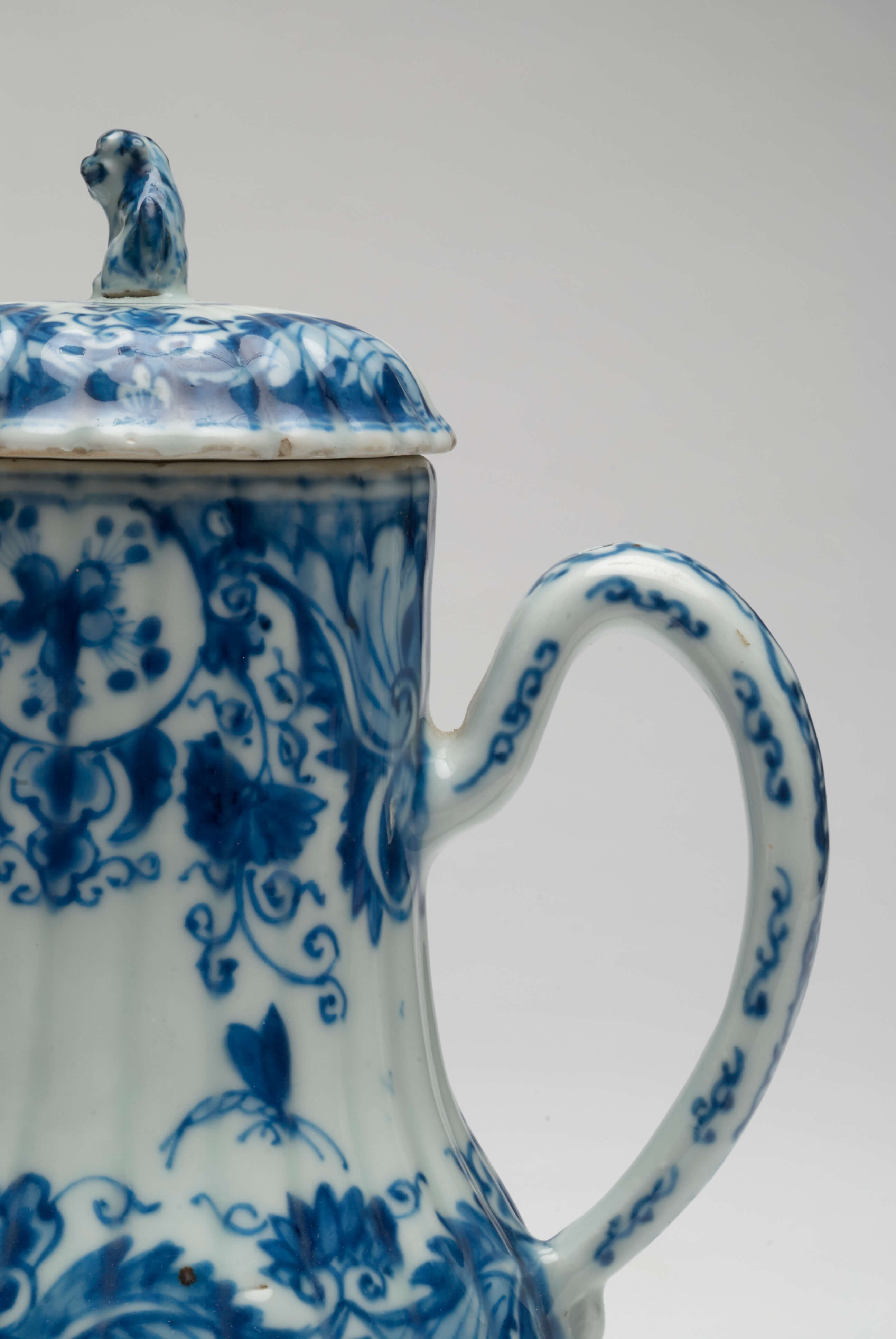 Ewers with covers from the Kangxi period in China