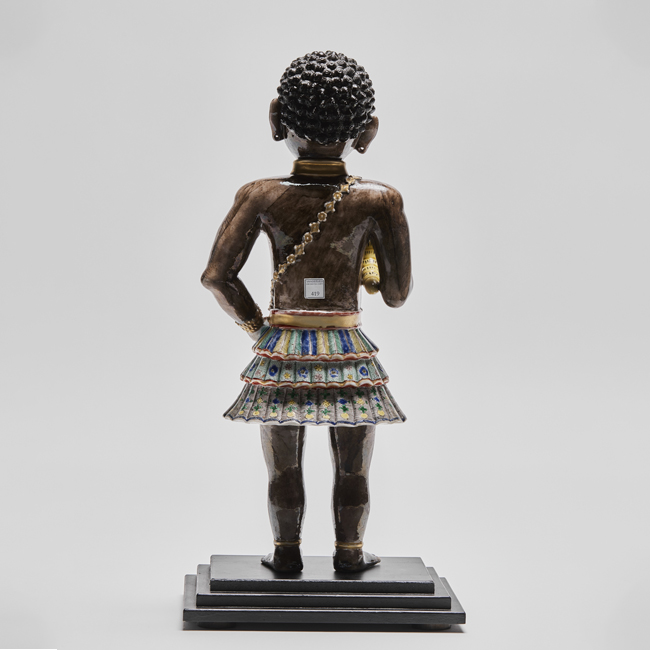 famille noire standing figure back