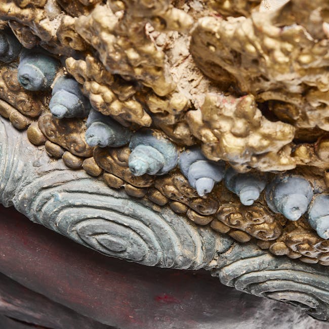 crowned head of guanyin, ming dynasty detail hair