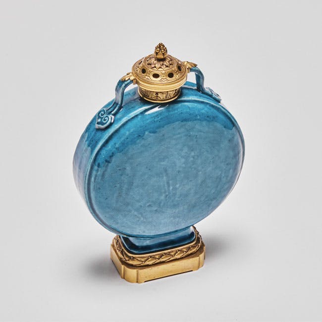 chinese turquoise porcelain moonflask