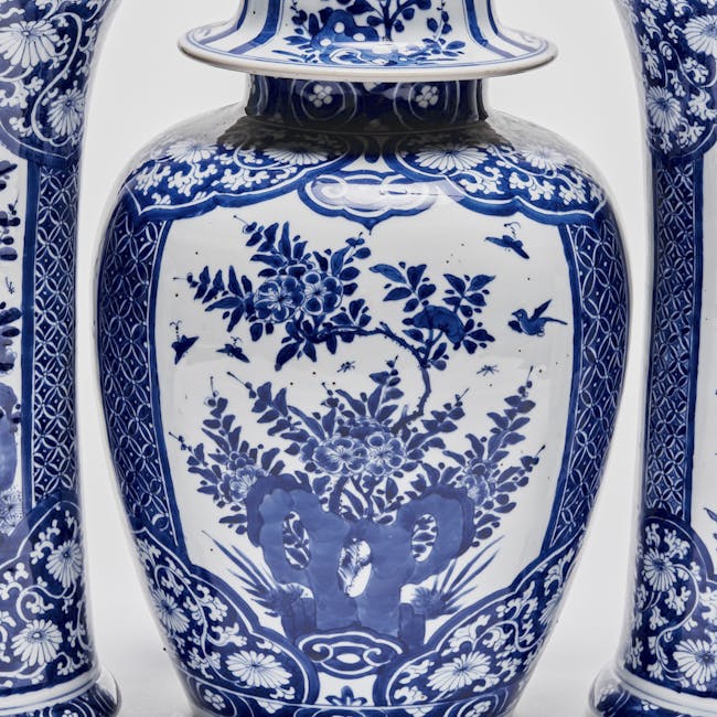 chinese blue white porcelain garniture jar and cover