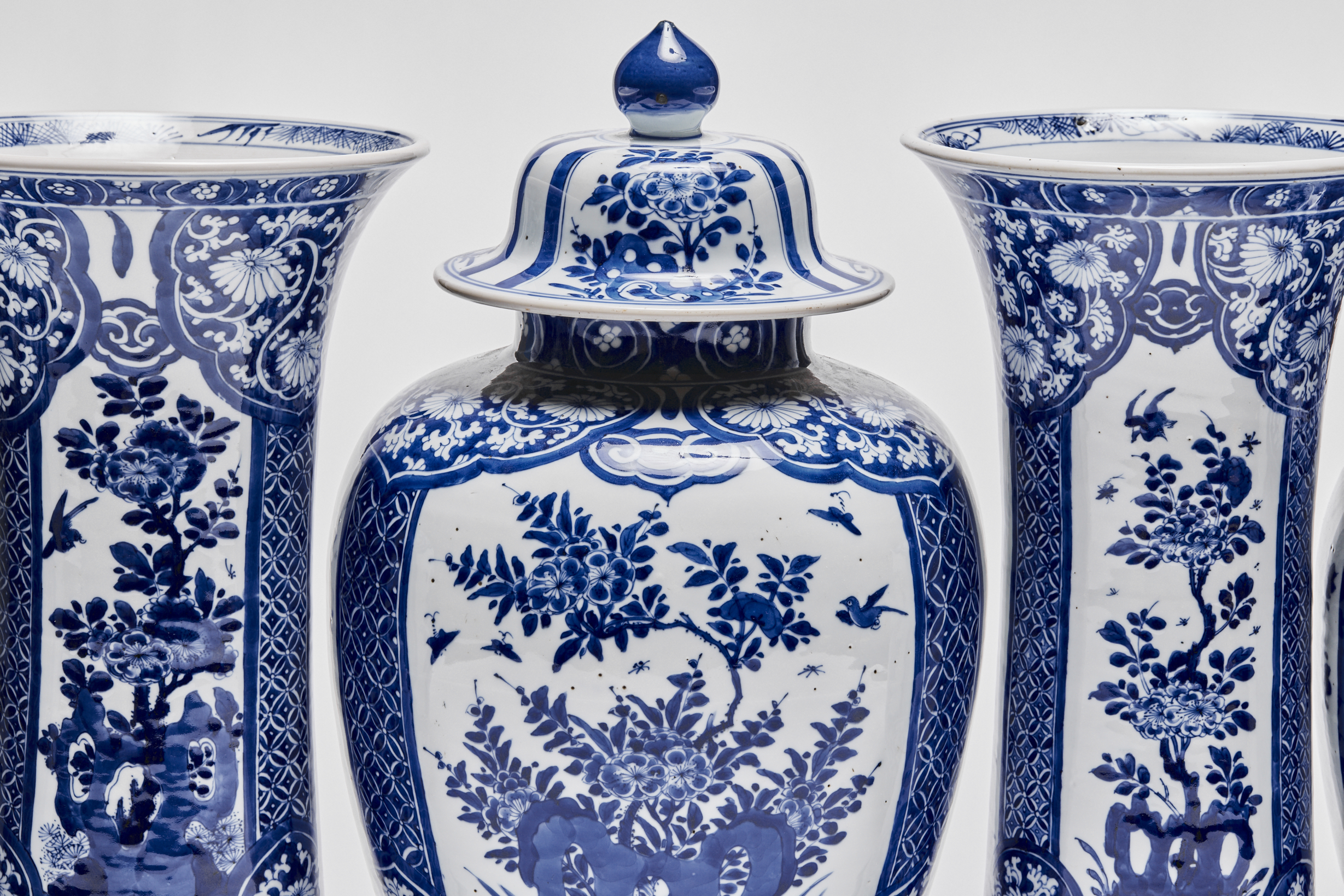 chinese blue white porcelain garniture cover
