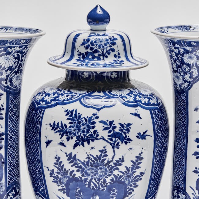 chinese blue white porcelain garniture cover