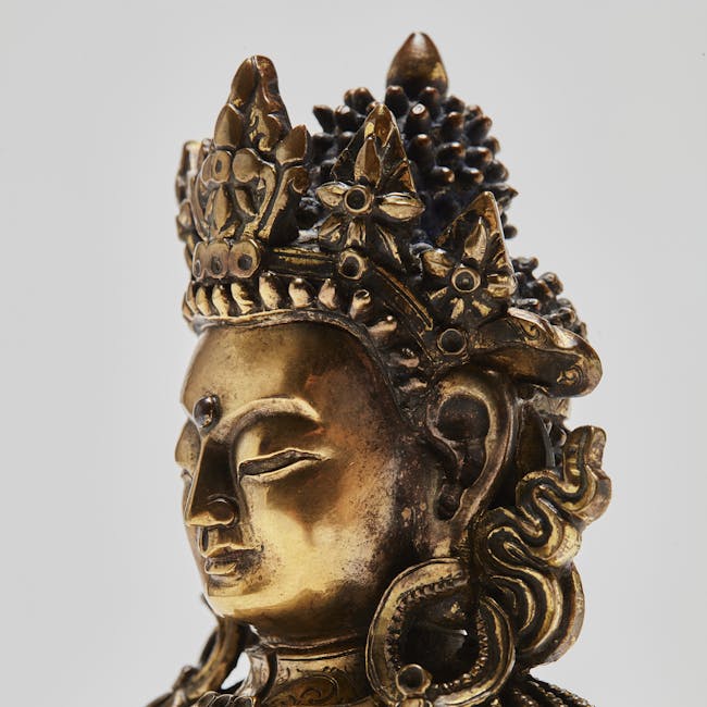 Sino-Tibetan gilt-bronze figure of Buddha Akshobhya head detail