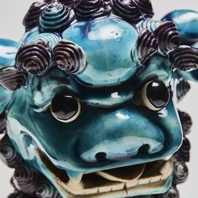 Chinese Coloured Porcelain Pair of Buddhist Lions Head detail