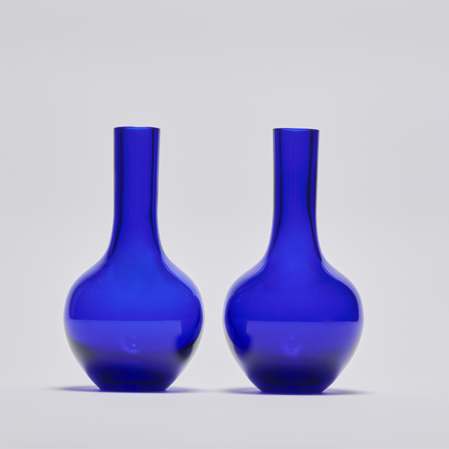 chinese works of art glass bottles