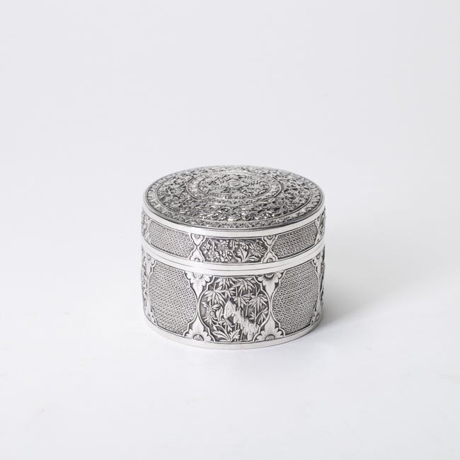 chinese silver box and cover from the 20th century