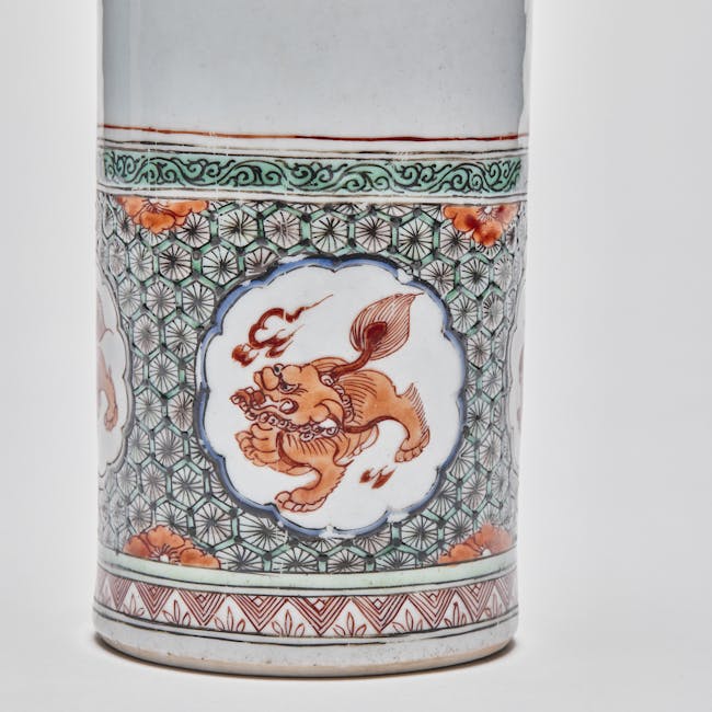 chinese porcelain arrow vase bottom detail fo dog