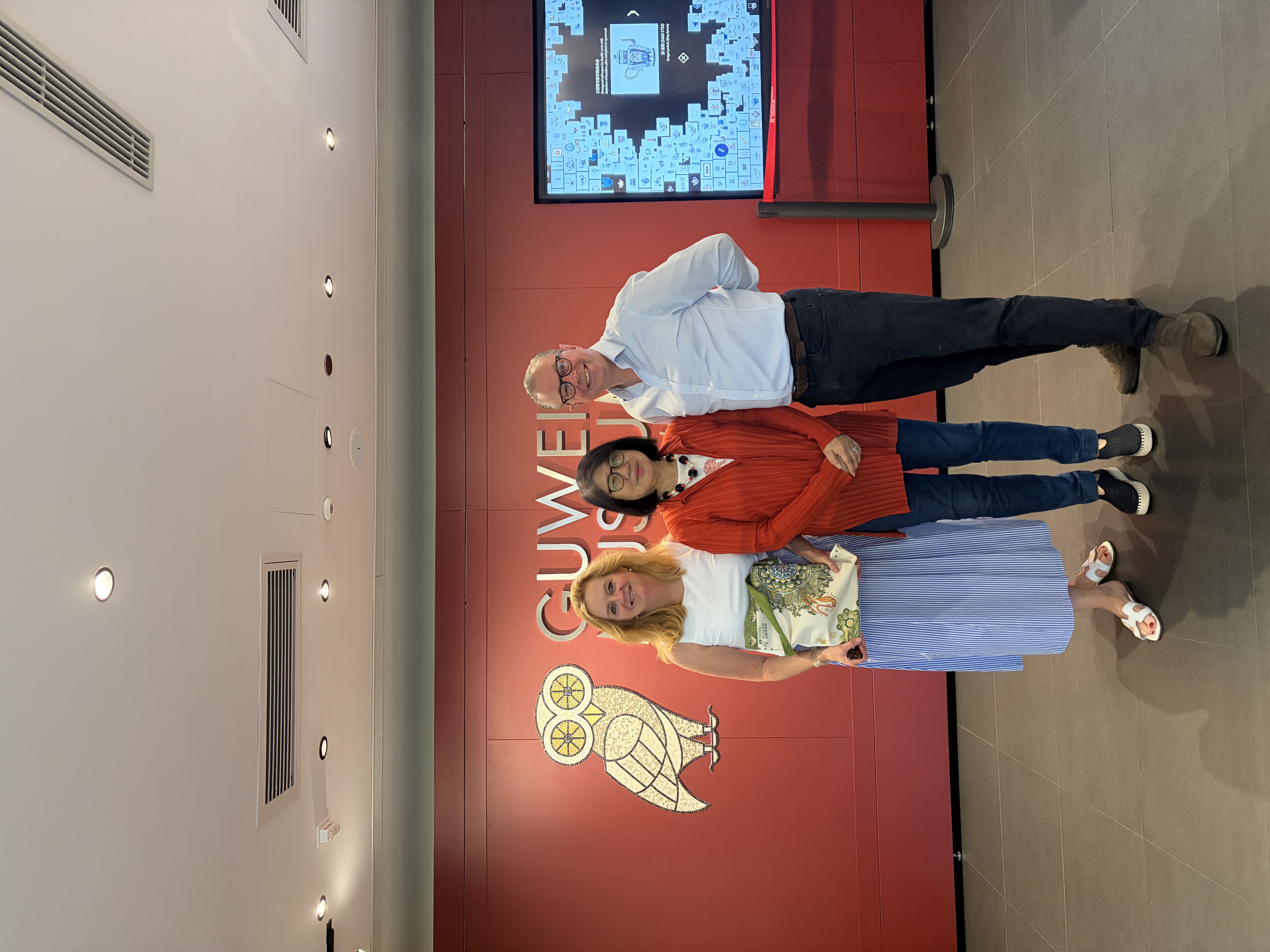 Hong Kong: Guwei Museum with owner Pauline Wei