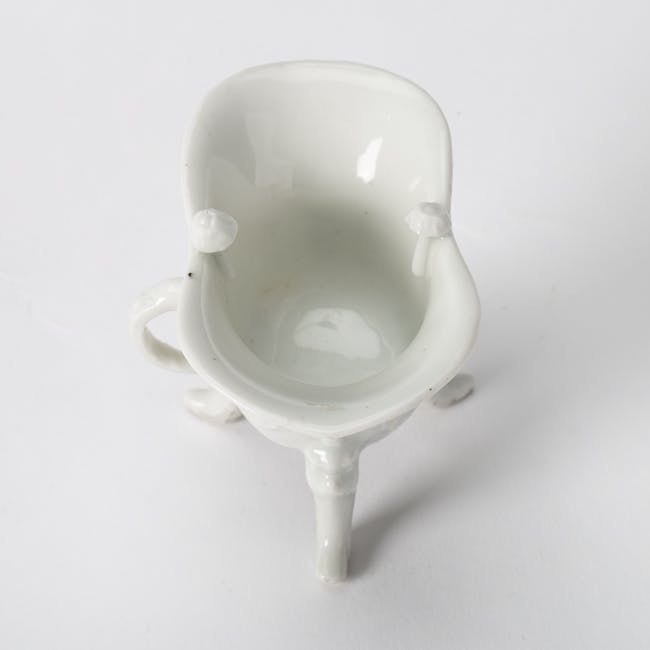chinese blanc de chine porcelain libation cup jue shape, dehua inside detail