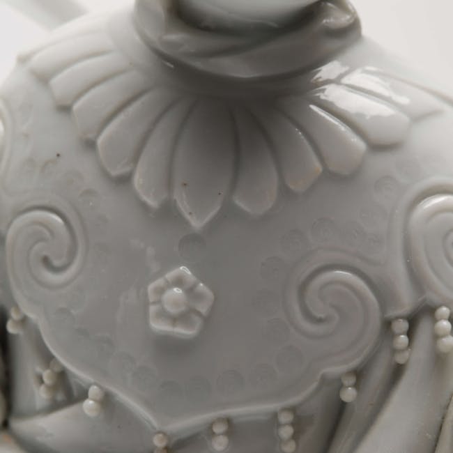 Chinese Blanc de Chine Porcelain Daoist Goddess Magu dress detail